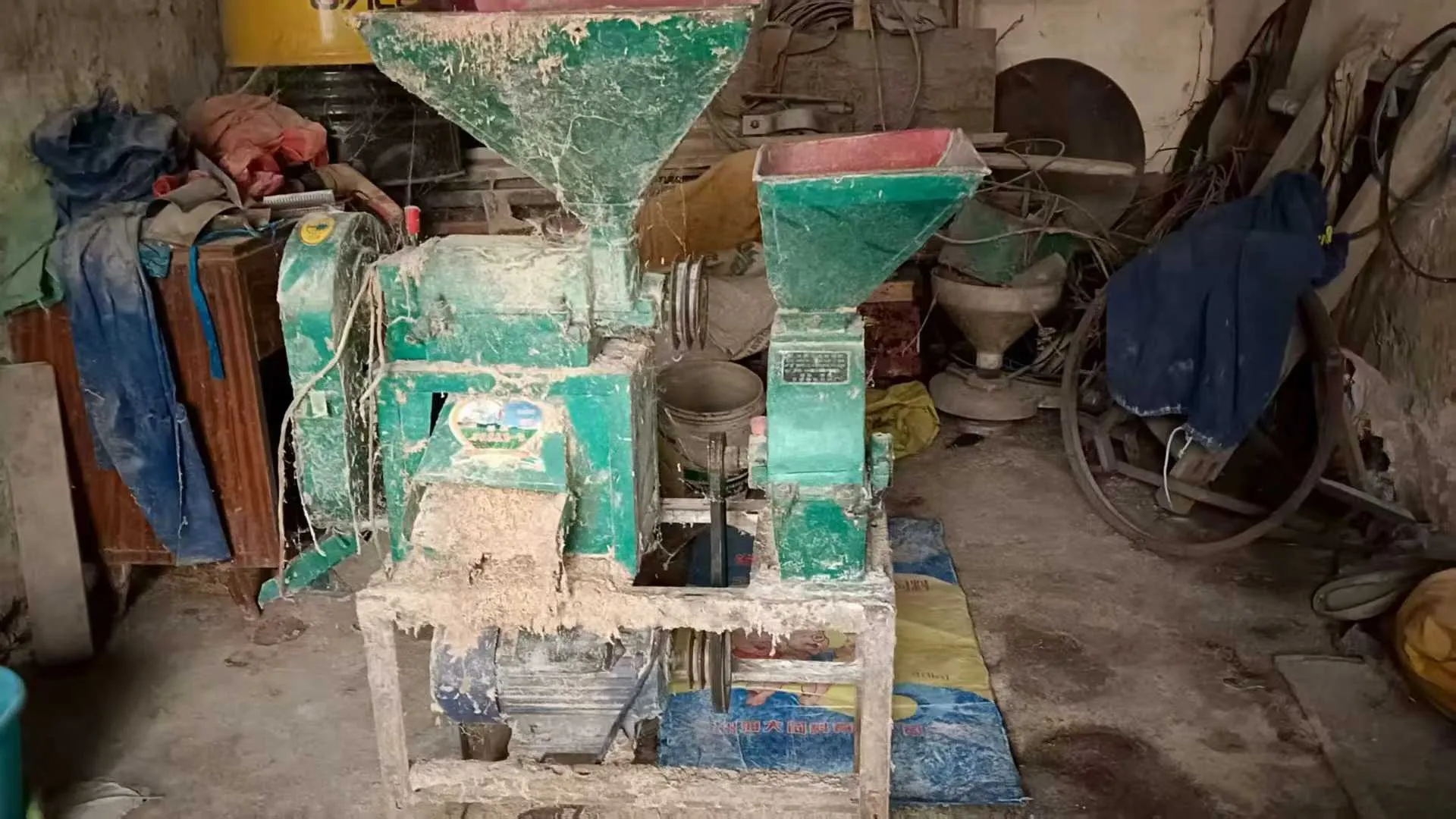 Combined rice mill and grain crusher operating after years of daily use